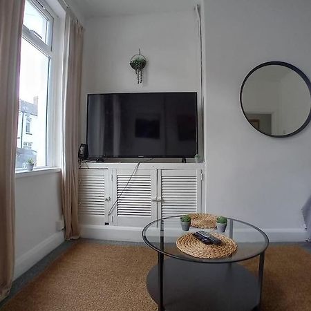 Large Family Home Central Location 3 Double Bedrooms And 1 Single Bedroom Cardiff Zewnętrze zdjęcie