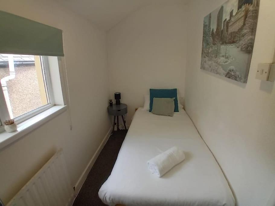 Large Family Home Central Location 3 Double Bedrooms And 1 Single Bedroom Cardiff Zewnętrze zdjęcie