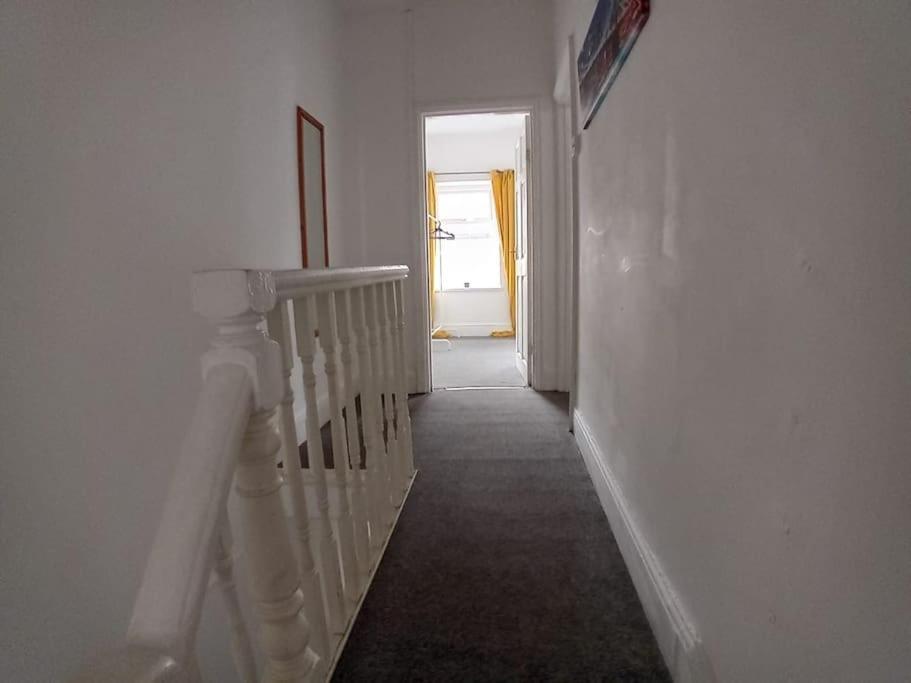 Large Family Home Central Location 3 Double Bedrooms And 1 Single Bedroom Cardiff Zewnętrze zdjęcie