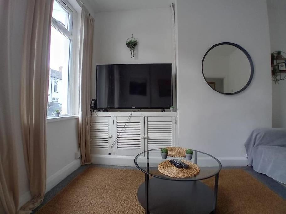 Large Family Home Central Location 3 Double Bedrooms And 1 Single Bedroom Cardiff Zewnętrze zdjęcie