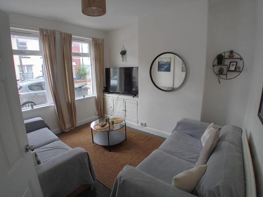 Large Family Home Central Location 3 Double Bedrooms And 1 Single Bedroom Cardiff Zewnętrze zdjęcie