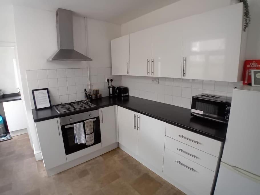 Large Family Home Central Location 3 Double Bedrooms And 1 Single Bedroom Cardiff Zewnętrze zdjęcie